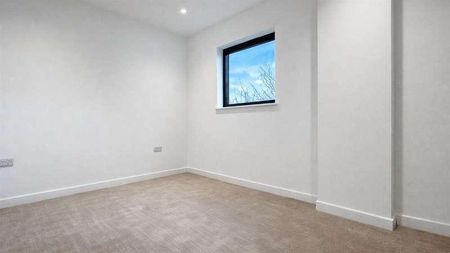 C Maybank Road, London, E18 - Photo 4