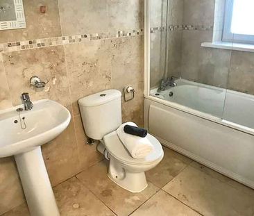 2 Bed Apartment Ensuite Room - Photo 2