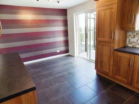 Semi-detached house to rent on - Photo 3