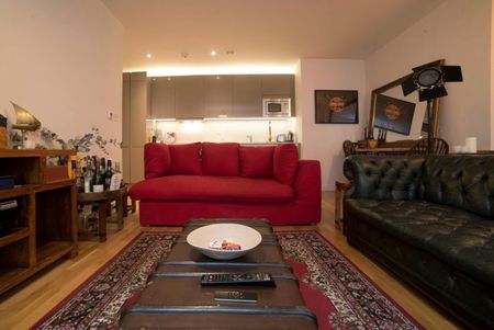 2 Bed Flat, New Paragon Walk, SE17 - Photo 2