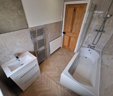 2 bedroom semi-detached house to rent - Photo 5