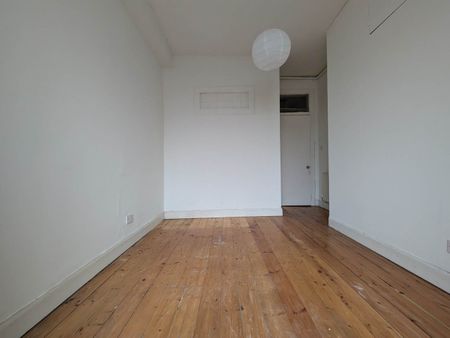 2 bed Flat to rent - Photo 3