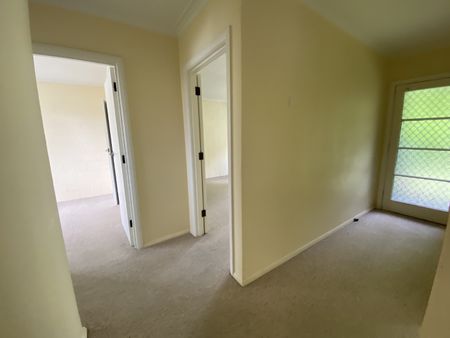 Water Included, No lawn, Spacious 2 Bedroom Unit - Photo 4