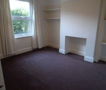 4 bedroom semi-detached house to rent - Photo 2