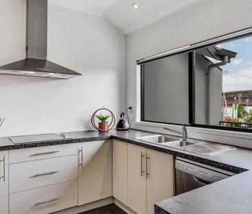 Home with a View - and So Central. - Photo 2