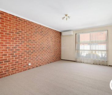 CHARMING 2 BEDROOM UNIT! - Photo 2