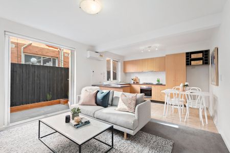 SPACIOUS TWO BED IN RIPPONLEA! - Photo 4