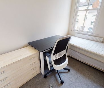 5 Bed Student Accommodation - Photo 3