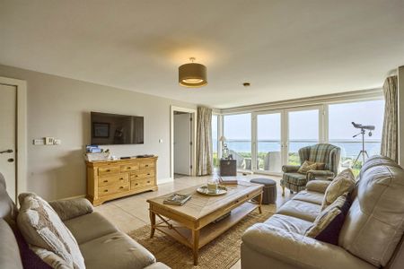 Apartment 2, 1 Fort Road, Helens Bay, BT19 1LD - Photo 2