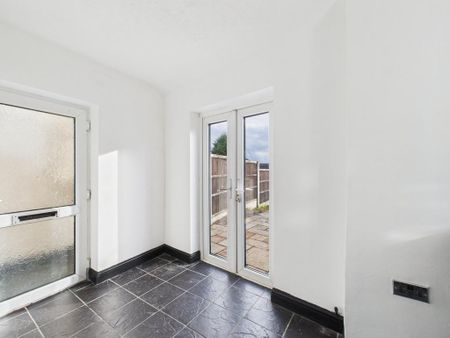 2 bedroom semi-detached house to rent - Photo 4