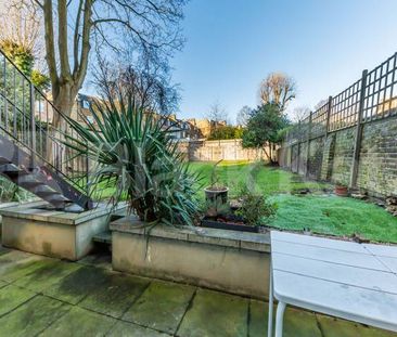 Only a short walk to Camden Town and Tufnell Park with its variety ... - Photo 4