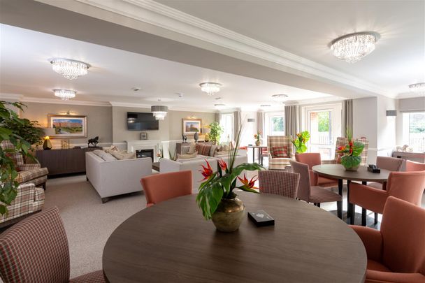 Langton Lodge, Staines-Upon-Thames, Surrey - Photo 1