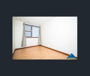 Spacious Art Deco Unit - Light & Bright - Photo 4