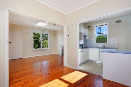 Newly painted Charming Family Home - Photo 2