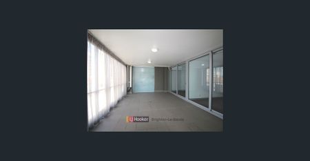 MODERN HUGE 3 BEDROOM + STUDY APARTMENT - Photo 2