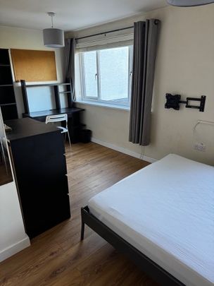 Room in a Shared House, Bryansons Close, BS16 - Photo 1