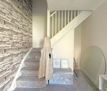 2 bedroom end of terrace house to rent - Photo 2