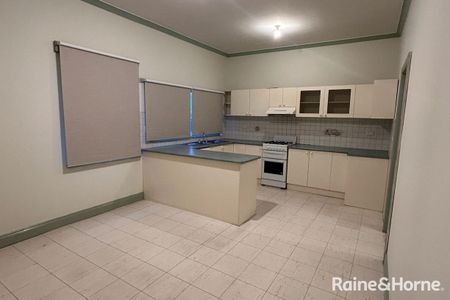 Delightful property in Central Location - Photo 3