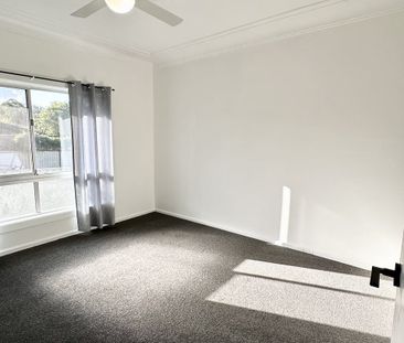 Creekfront, Single Level Family Home!! - Photo 3