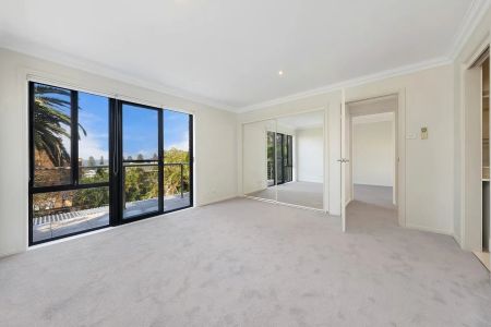 Spacious Family Retreat in Prime Newport Locale - Photo 3