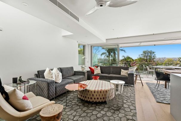 Exquisite Two-Level Fully Furnished Executive Apartment with Northerly Aspect (Short term lease 4-5 months) - Photo 1