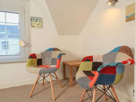 2 bedroom terraced house to rent - Photo 2