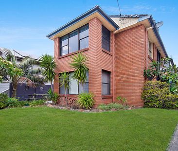 200 metres to Bar Beach. - Photo 2