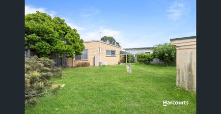 Ideally located 2 bedroom home in Leopold! - Photo 3