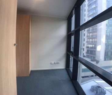 Unfurnished 2-Bedroom Apartment in Prime Melbourne CBD Location - Photo 2