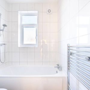 4 bedroom terraced house to rent - Photo 2