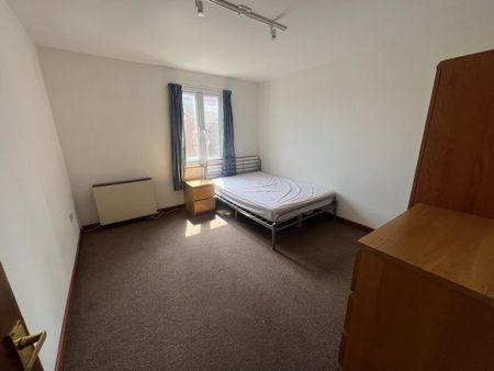 2 Bed Flat, City Road, BS2 - Photo 3