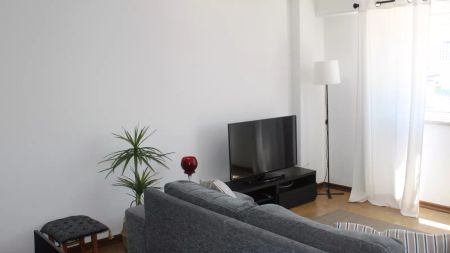 Room in a shared 3-bedroom apartment for rent in Loures - Photo 2