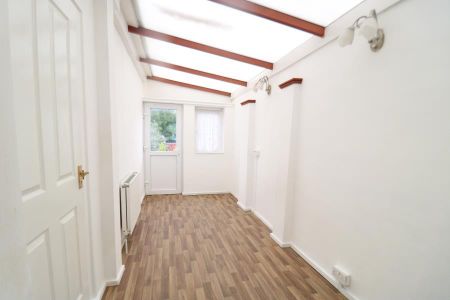 3 bedroom terraced house to rent - Photo 2