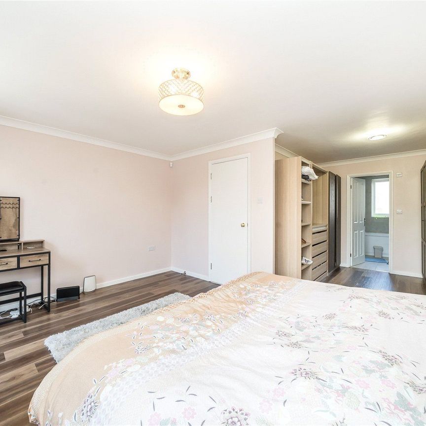 Cookham Crescent, Borough & London Bridge, SE16 - Photo 1