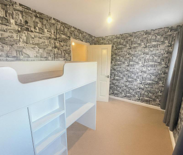 2 bedroom end of terrace house to rent - Photo 2