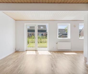 5-værelses Rækkehus på 122 m² i Skødstrup - Photo 1