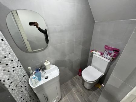 5 bedroom semi-detached house to rent - Photo 5