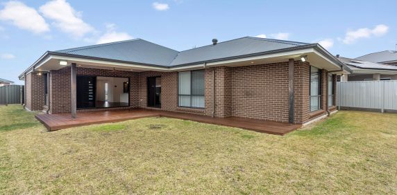 Five Bedroom Home - Photo 2