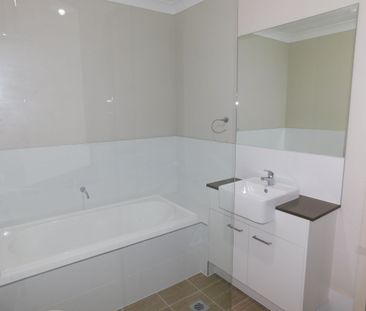 Modern Family Home - Photo 4