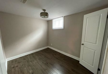 For Lease - 926 Flagship Drive, Mississauga, Ontario - Photo 2