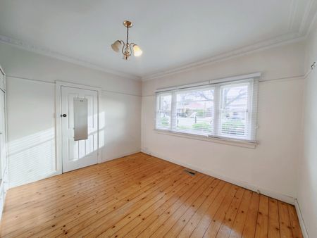 40 Mawby Road, Bentleigh East VIC 3165 - House For Rent | Domain - Photo 2