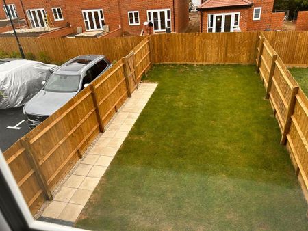 3 bedroom semi-detached house to rent - Photo 3