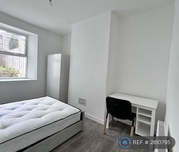 4 bedroom semi-detached house to rent - Photo 4