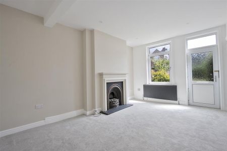 3 bedroom semi-detached house to rent - Photo 4