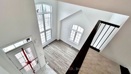 Townhouse For Lease | N8119418 - Photo 2