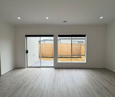 355B Centre Road, Berwick VIC 3806 - House For Rent | Domain - Photo 2