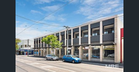 A spacious and modern apartment in a great location - Photo 3