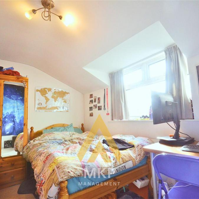 4 bedroom semi-detached house to rent - Photo 1