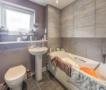 3 bedroom terraced house to rent - Photo 3