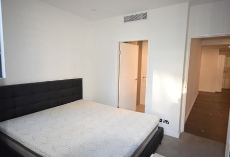 Modern Furnished Apartment in the Heart of Burwood - Photo 2